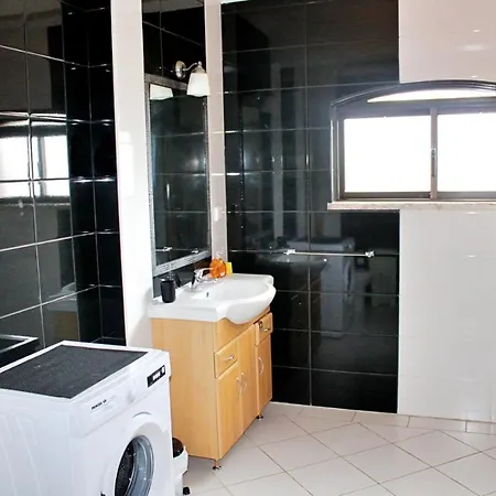 Fantastic With Pool In An Ideal Location - Lejlighed *