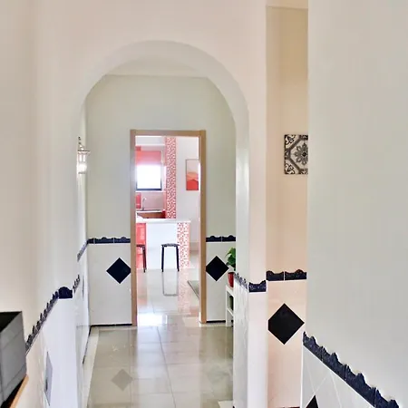Fantastic With Pool In An Ideal Location - Lejlighed *