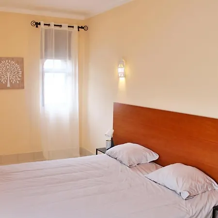 Lejlighed Fantastic With Pool In An Ideal Location - *