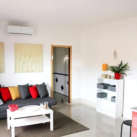 Fantastic With Pool In An Ideal Location - Albufeira