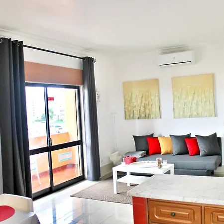 Fantastic With Pool In An Ideal Location -